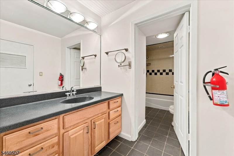 54 Mcwhorter Street Newark NJ 07105