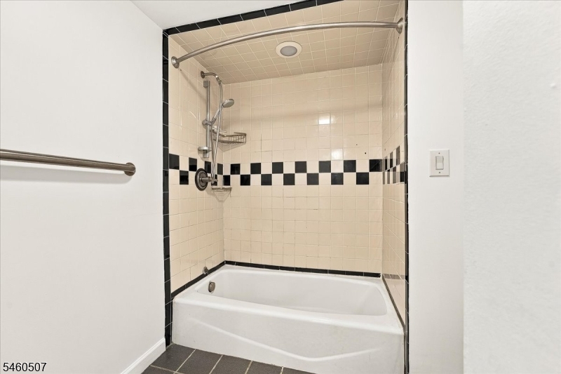 54 Mcwhorter Street Newark NJ 07105