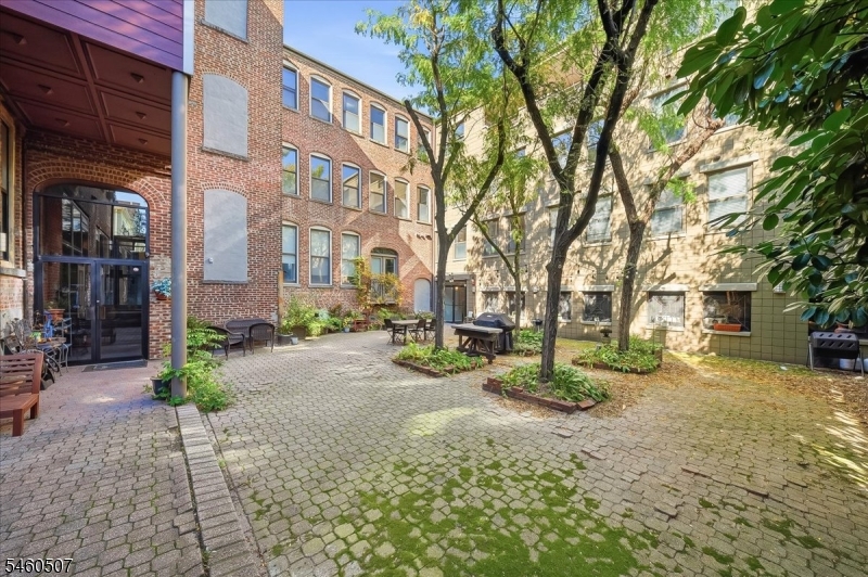 54 Mcwhorter Street Newark NJ 07105