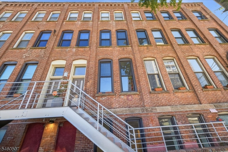 54 Mcwhorter Street Newark NJ 07105