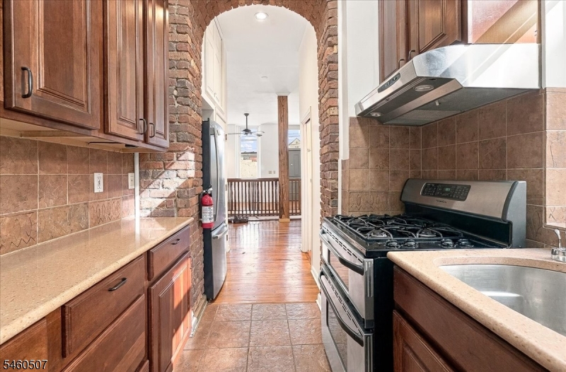 54 Mcwhorter Street Newark NJ 07105