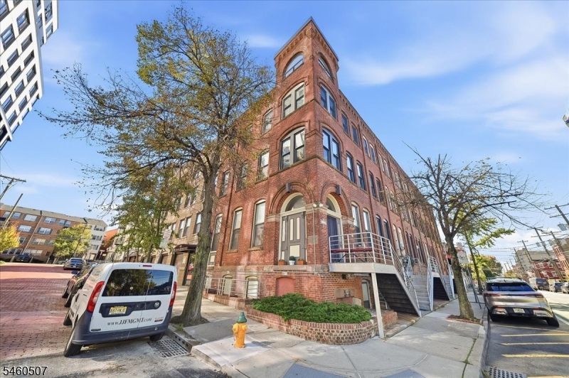 54 Mcwhorter Street Newark NJ 07105