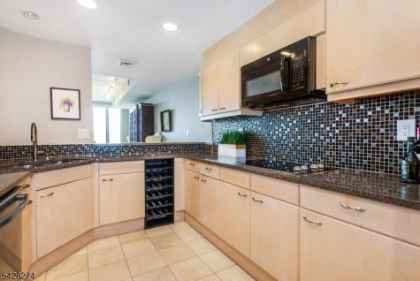 1360 Hamburg Tpke Unit 402 Wayne NJ 07470