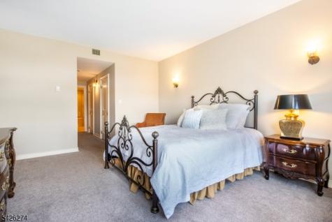 1360 Hamburg Tpke Unit 402 Wayne NJ 07470