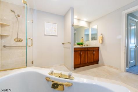 1360 Hamburg Tpke Unit 402 Wayne NJ 07470