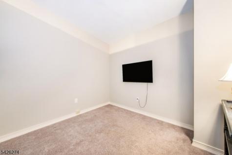 1360 Hamburg Tpke Unit 402 Wayne NJ 07470
