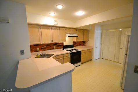 4 Collura Lane Clifton NJ 07012