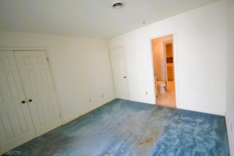 4 Collura Lane Clifton NJ 07012