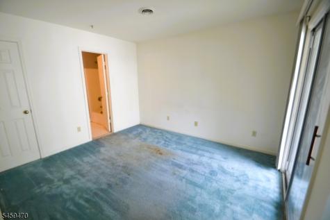 4 Collura Lane Clifton NJ 07012