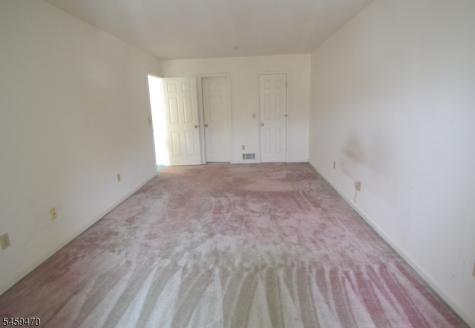 4 Collura Lane Clifton NJ 07012