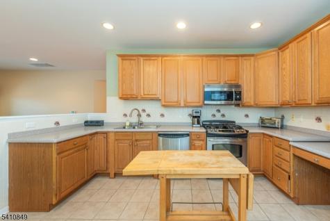 10323 Warrens Way Wanaque NJ 07465
