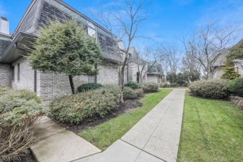 10 Falls Bridge Drive Totowa NJ 07512