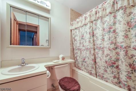 10 Falls Bridge Drive Totowa NJ 07512