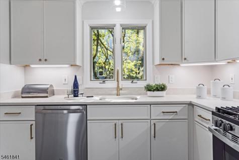 25 Knutsen Drive West Orange NJ 07052