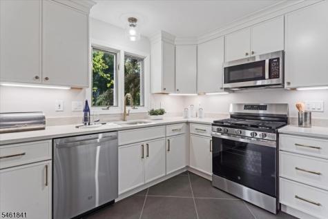 25 Knutsen Drive West Orange NJ 07052
