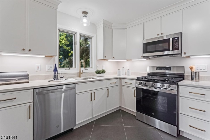 25 Knutsen Drive West Orange NJ 07052