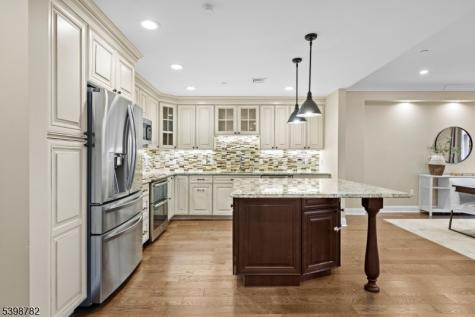 208 Shearwater Court Jersey City NJ 07305