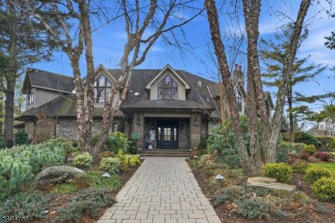 204 Bearwoods Road Park Ridge NJ 07656