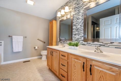 24 Clubhouse Road Hardyston NJ 07419