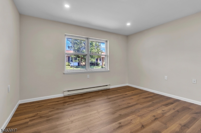 27 Cambridge Circle Manchester NJ 08759