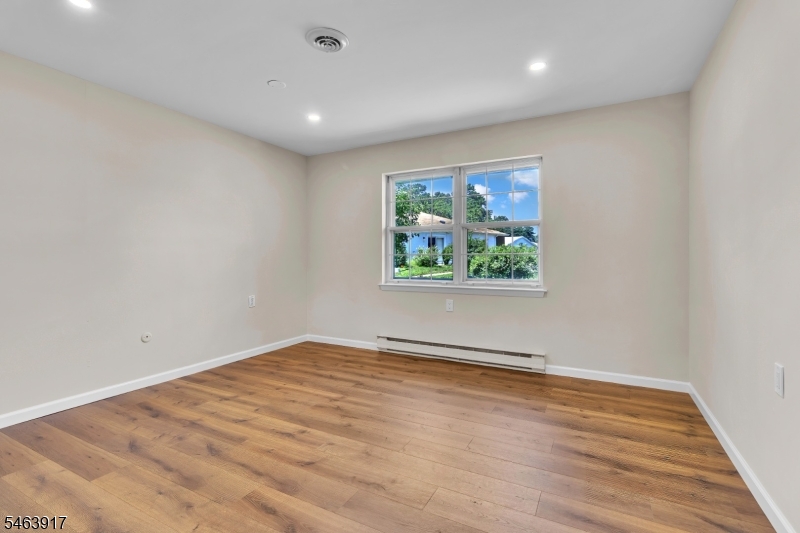 27 Cambridge Circle Manchester NJ 08759