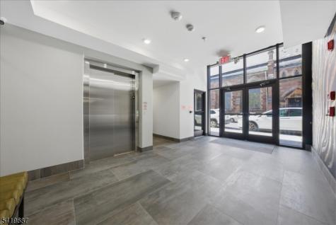 21 Lincoln Park Newark NJ 07102