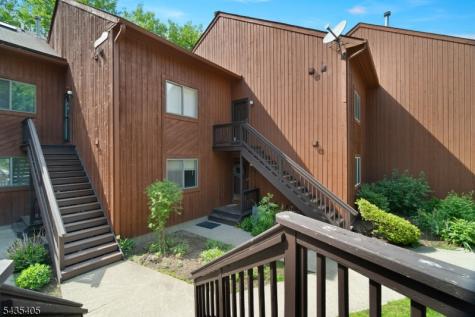 3 Port Royal Drive 3 Vernon NJ 07462