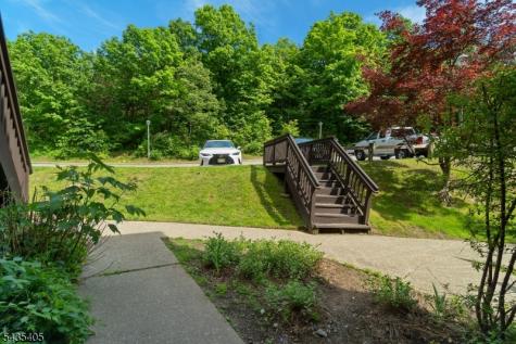 3 Port Royal Drive 3 Vernon NJ 07462