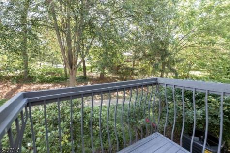 55 Kensington Court Washington NJ 07840