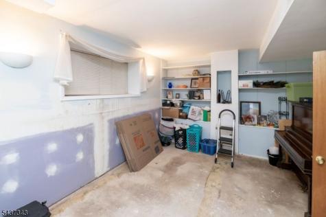 55 Kensington Court Washington NJ 07840