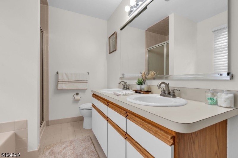 12 Munsee Trail Branchburg NJ 08876