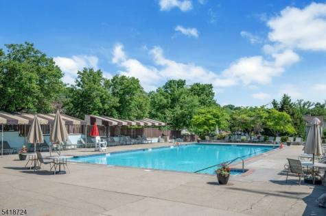 30 Coachlight Drive Chatham NJ 07928
