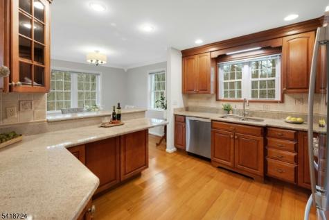 30 Coachlight Drive Chatham NJ 07928