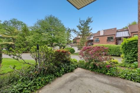 1 Peabody Court Teaneck NJ 07666