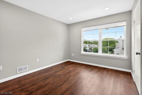 61 Freemont Court Franklin NJ 08873