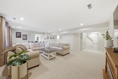 38 Bourne Circle Hardyston NJ 07419