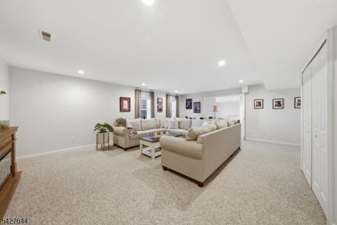 38 Bourne Circle Hardyston NJ 07419