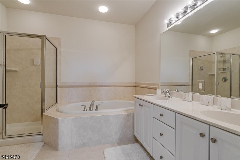 9 Rockhall Court Hardyston NJ 07419