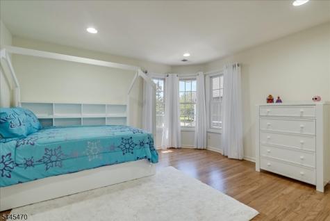 9 Rockhall Court Hardyston NJ 07419