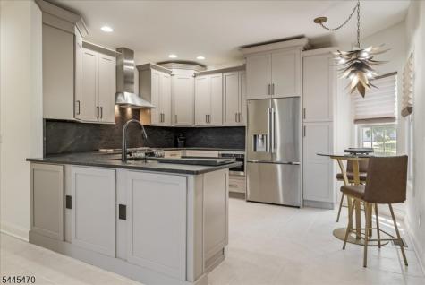 9 Rockhall Court Hardyston NJ 07419