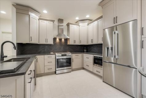 9 Rockhall Court Hardyston NJ 07419