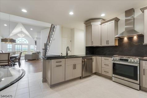 9 Rockhall Court Hardyston NJ 07419