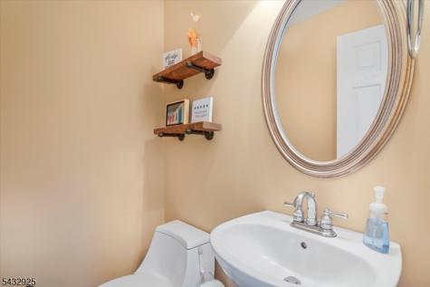 11 Queens Lane Wayne NJ 07470