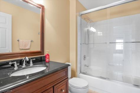 11 Queens Lane Wayne NJ 07470