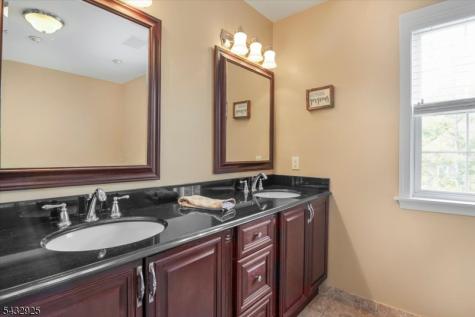 11 Queens Lane Wayne NJ 07470