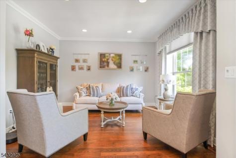 11 Queens Lane Wayne NJ 07470