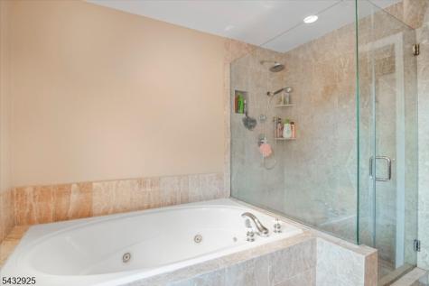 11 Queens Lane Wayne NJ 07470