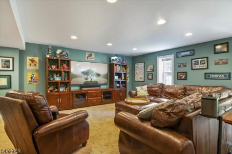 11 Queens Lane Wayne NJ 07470