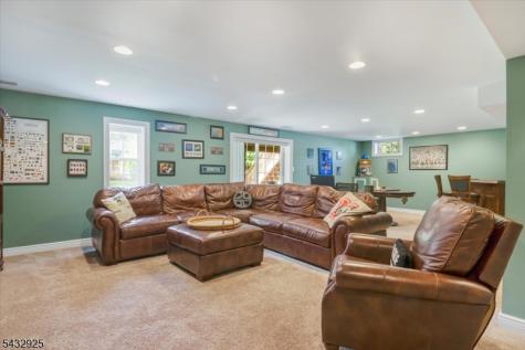 11 Queens Lane Wayne NJ 07470