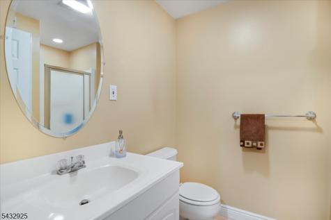 11 Queens Lane Wayne NJ 07470